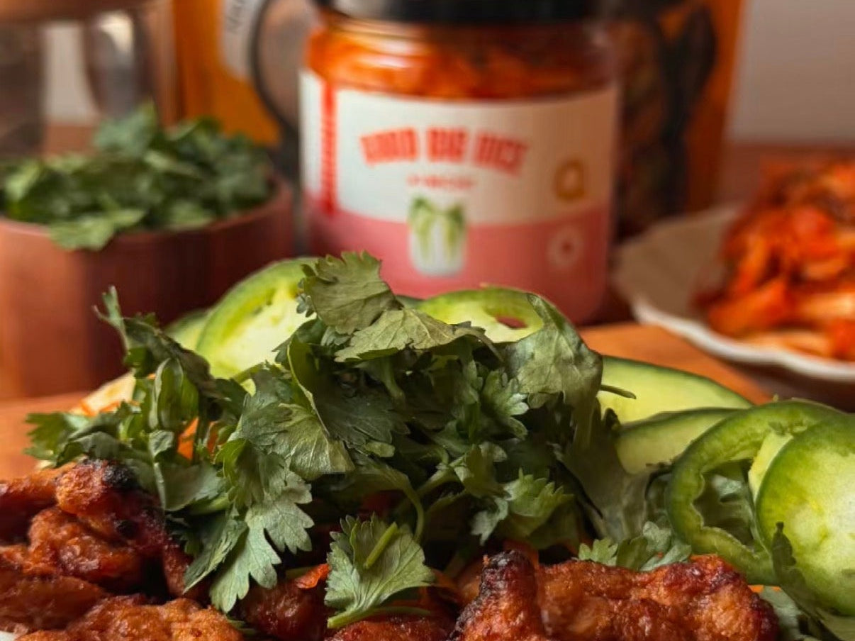 Bánh mì végé aux lanières de soya laquées et kimchi - LES BRUTES