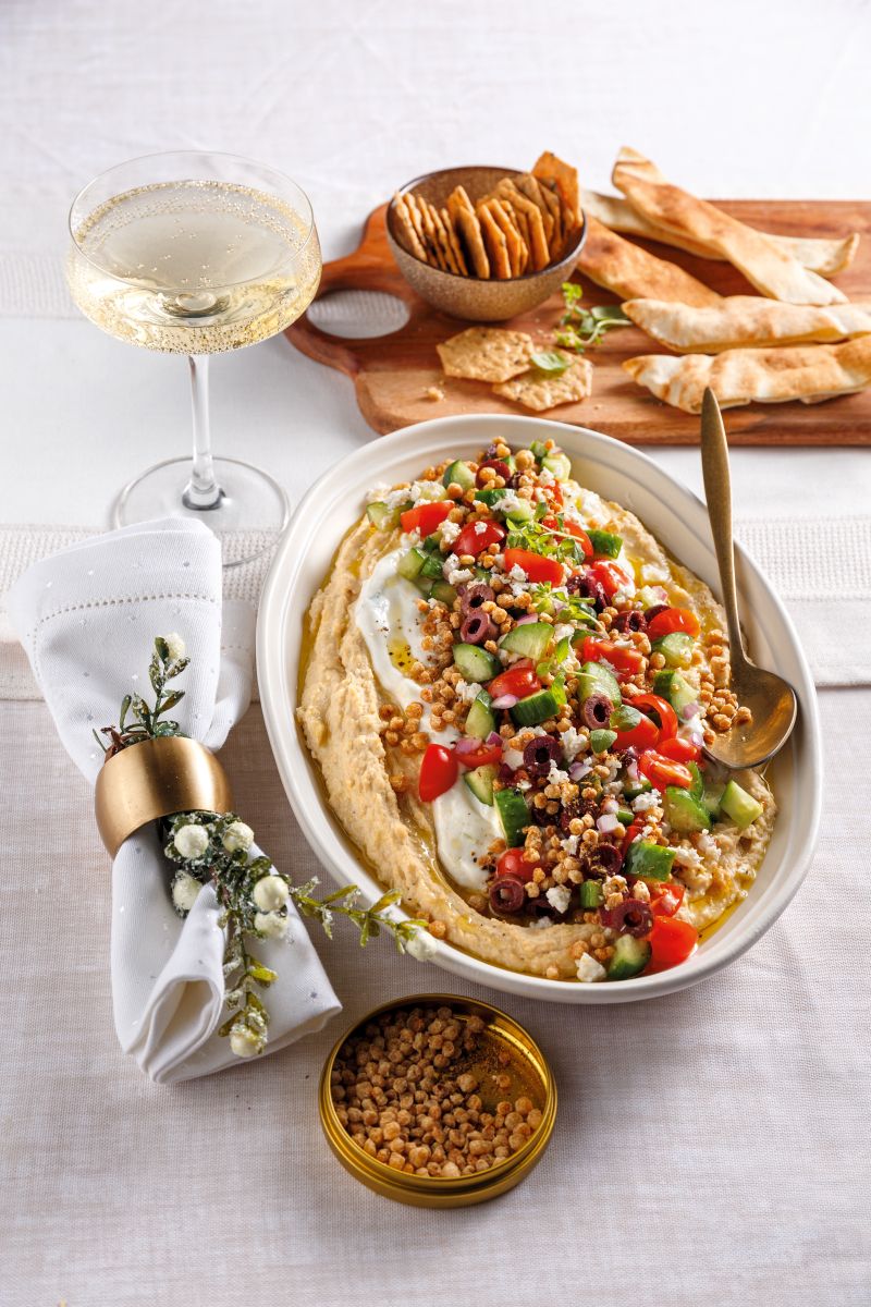 Houmous garni à la PVT grecque