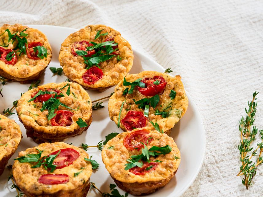 Mini-quiches à la PVT Les Brutes, tomates et herbes fraîches - LES BRUTES